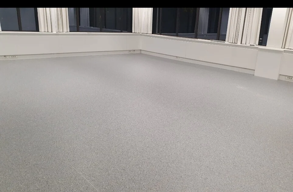 Naadloze epoxy gietvloer geplaatst door AG Gietvloeren & Binnenwerken